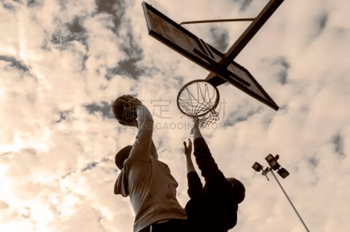 [NBA]字母哥28+7 雄鹿客场大胜湖人